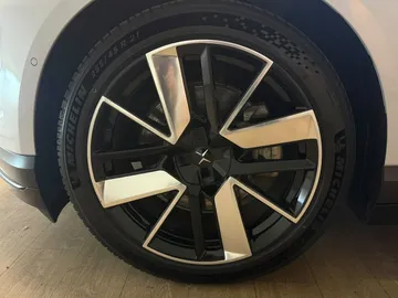 Car image 28