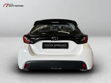 Car image 3