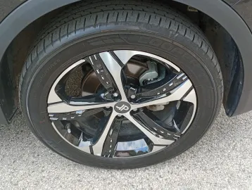 Car image 29