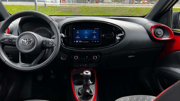 Toyota Aygo X 1.0 VVT-i 53 kW image number 8