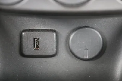 Car image 28