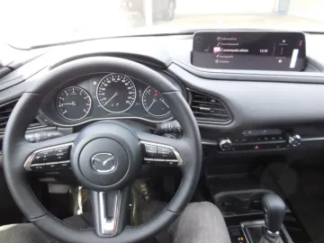 Car image 17