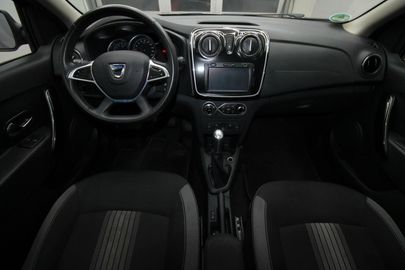 Car image 12