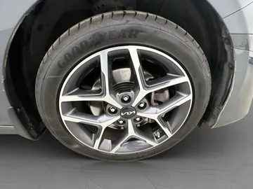 Car image 35