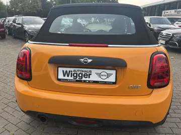 Car image 40