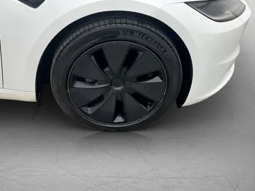 Car image 36