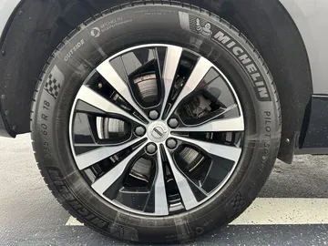 Car image 27