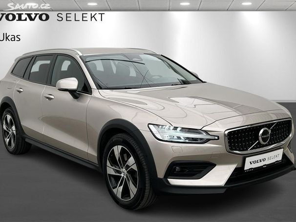 Volvo V60 Cross Country AWD B4 145 kW image number 7