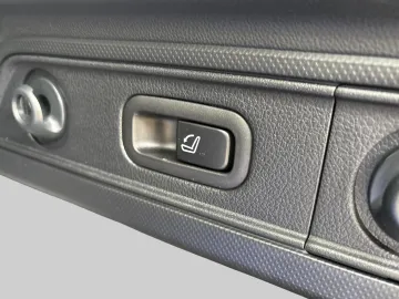 Car image 35