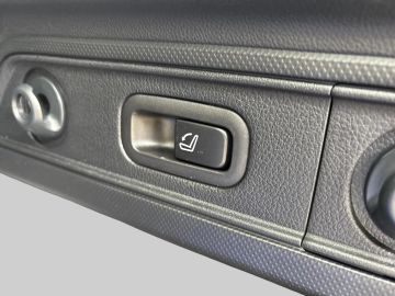 Car image 35