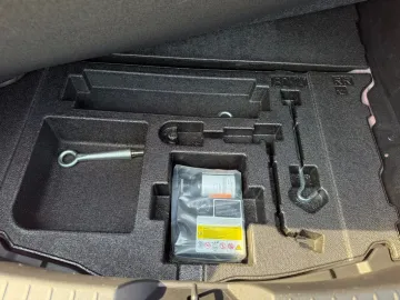 Car image 28