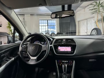 Car image 10