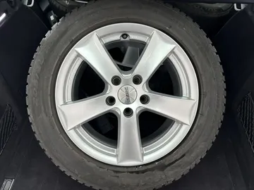 Car image 24