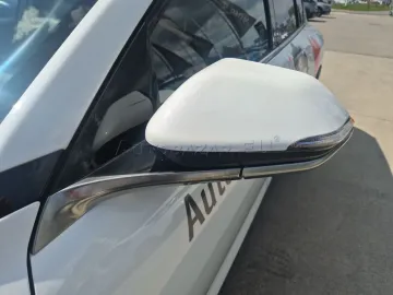 Car image 30
