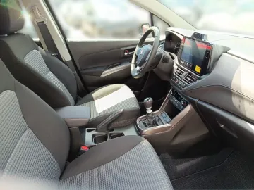 Car image 15