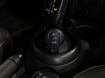 Car image 28