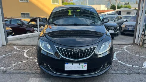 Car image 3