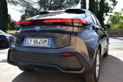 Car image 3
