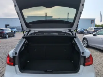 Car image 29
