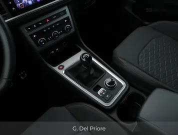 Car image 32