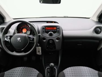 Car image 28