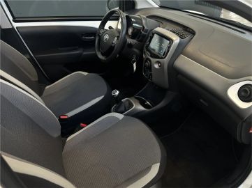 Car image 34