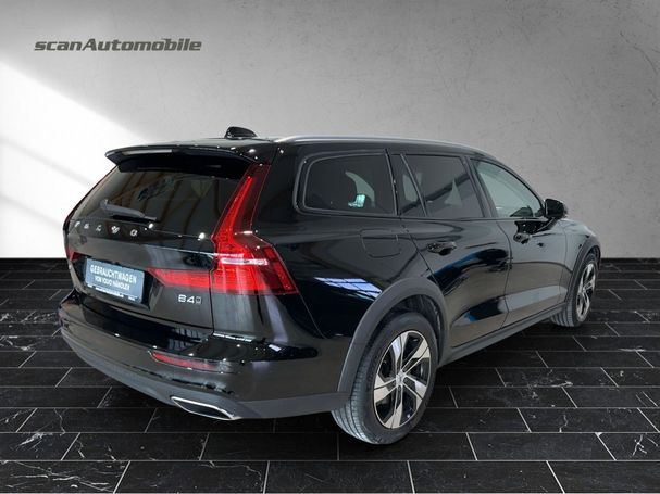 Volvo V60 Cross Country Pro AWD 145 kW image number 4