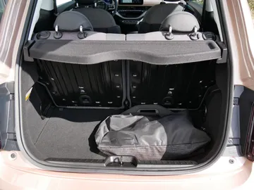 Car image 30