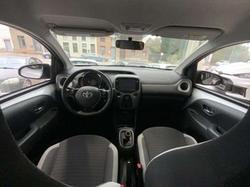 Car image 17