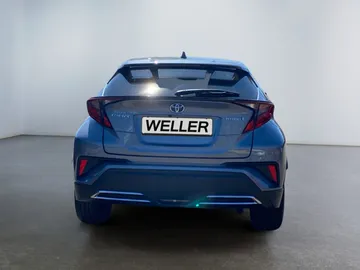 Car image 4