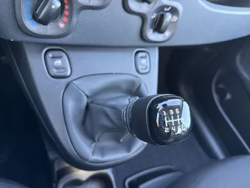 Car image 24