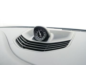 Car image 32