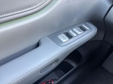 Car image 32