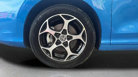 Car image 22