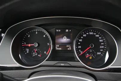 Car image 35