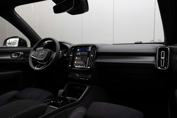 Volvo XC40 B3 Ultra Dark 120 kW image number 12