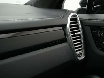 Car image 36