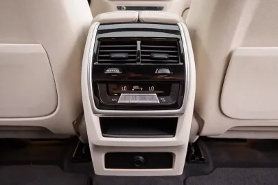 Car image 40