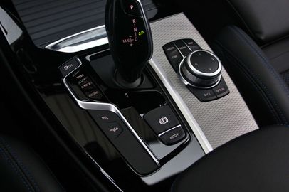 Car image 32