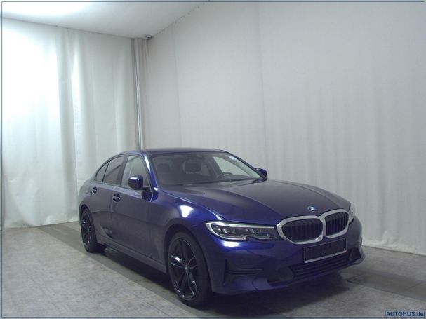 BMW 320i Advantage 135 kW image number 2