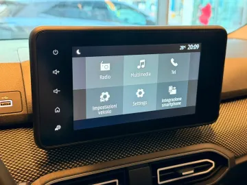 Car image 14