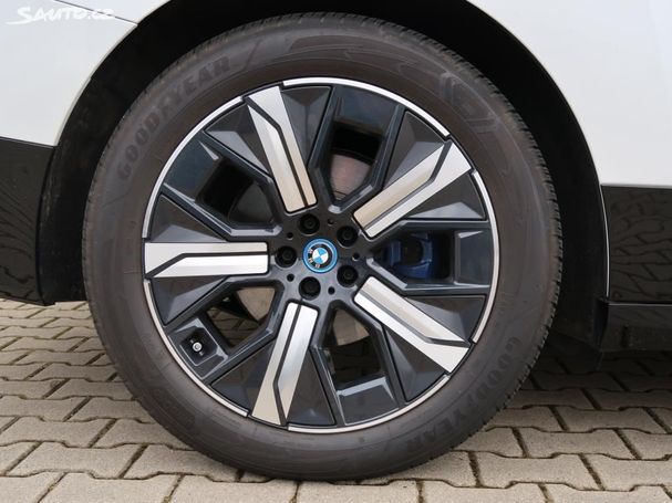 BMW iX xDrive40 240 kW image number 12