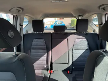 Car image 27