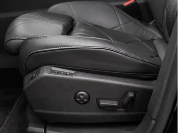 Car image 46