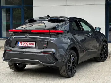 Car image 4