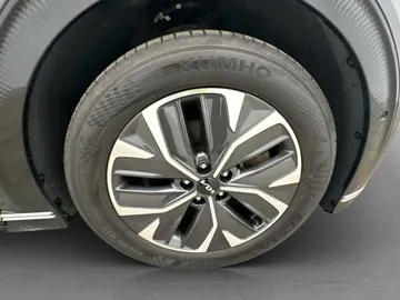 Car image 36