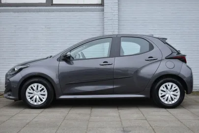 Car image 4