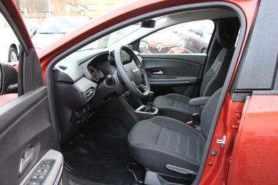 Car image 11