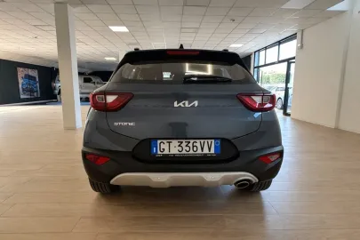 Car image 4