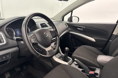 Car image 11